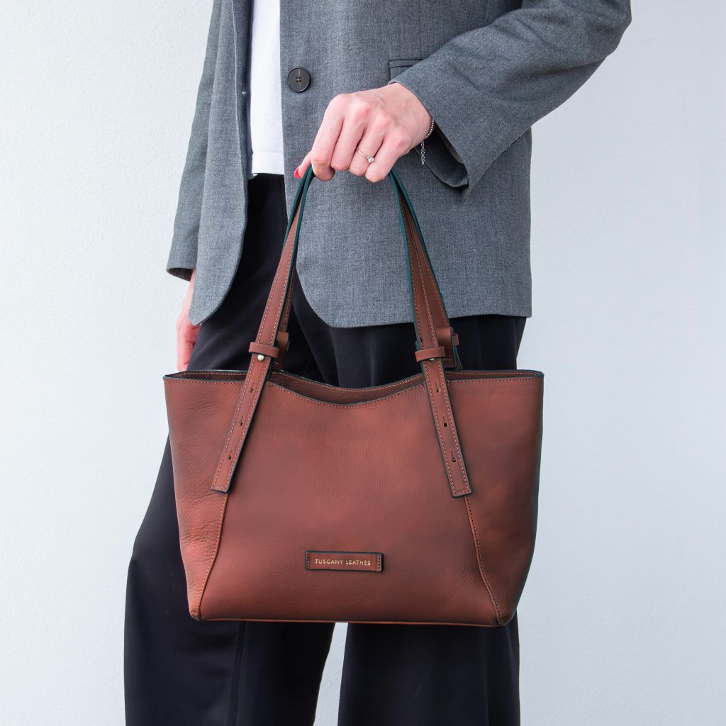 Libra — Leather Shoulder Bag · TL142562 - Orvayla