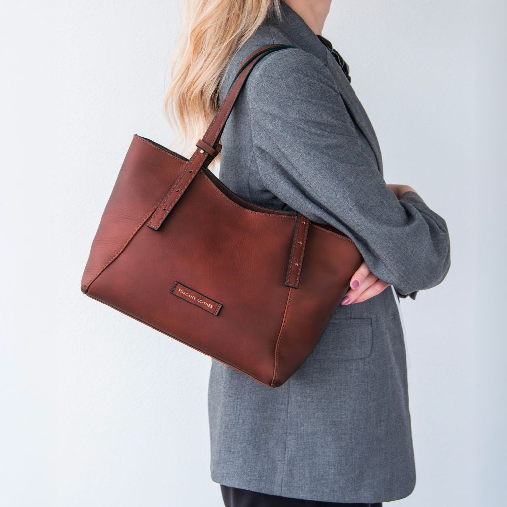 Libra — Leather Shoulder Bag · TL142562 - Orvayla