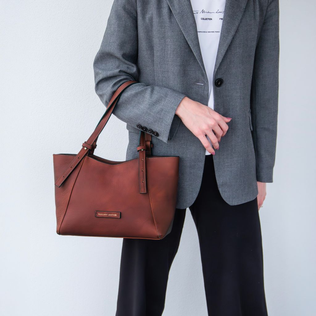 Libra — Leather Shoulder Bag · TL142562 - Orvayla